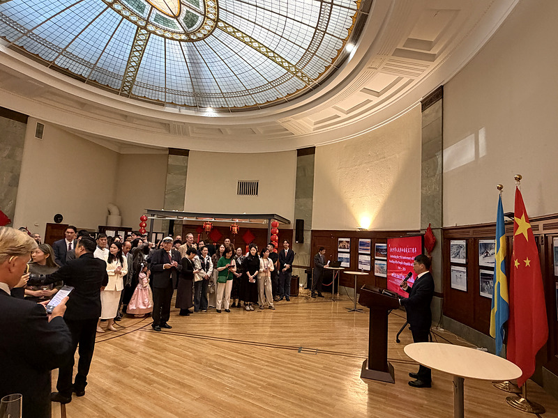 Guests gathered beneath the glass dome of the reception hall at the Chinese Consulate-General in Gothenburg